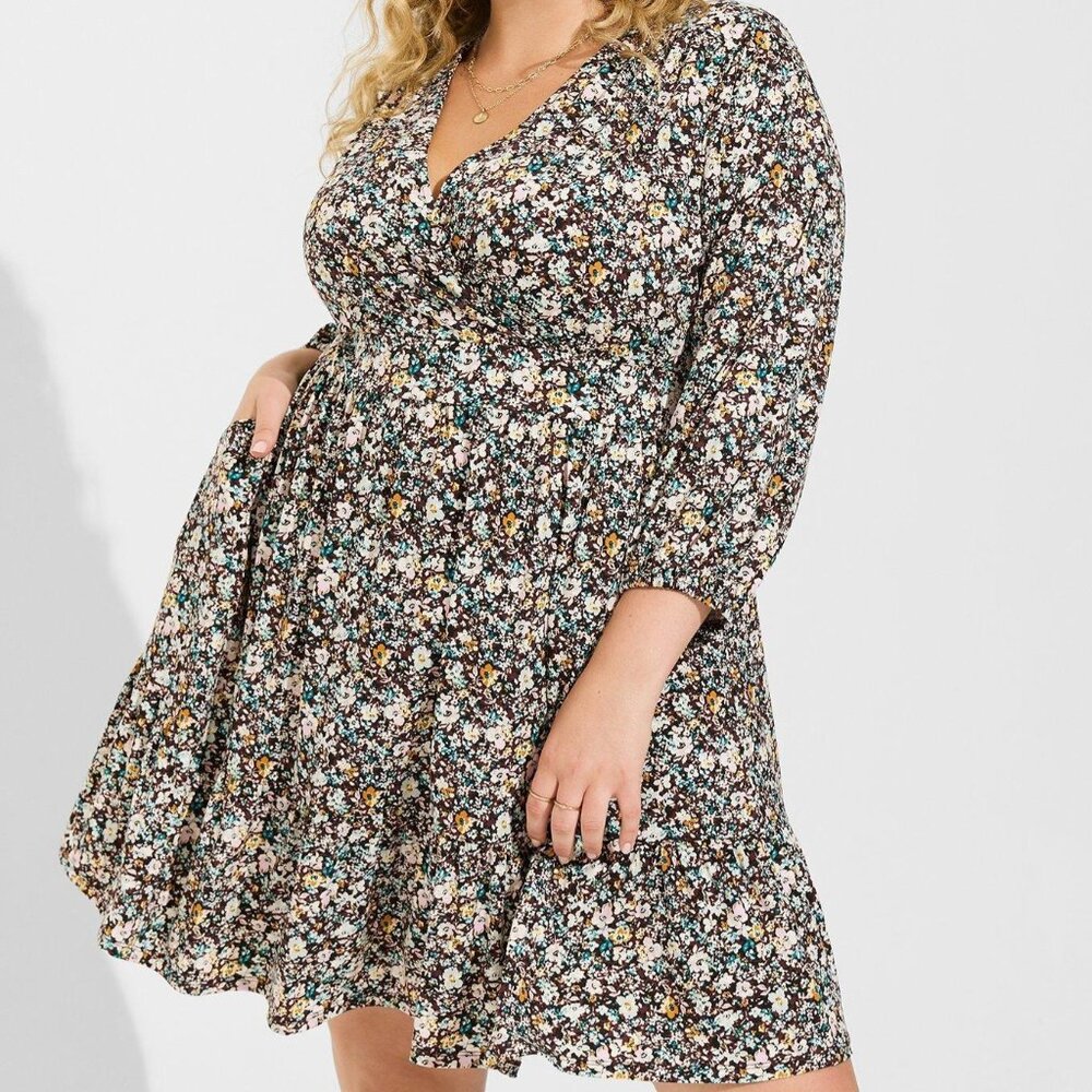 ❤️NWT TORRID FLORAL PRINT MINI DRESS - SURPLICE NECKLINE POCKETS SIZE 4X